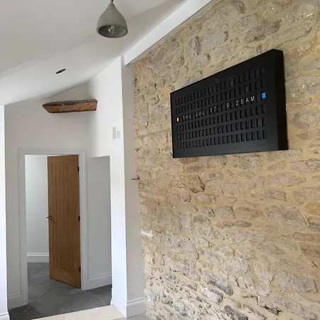 Bridge House Modern Comfort In Historic Stone 펜션