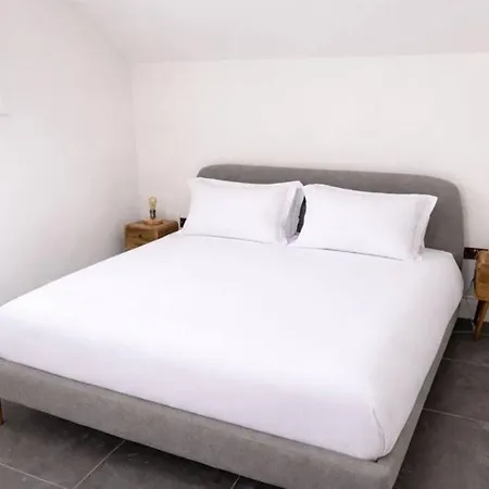 Dom wakacyjny Bridge House Modern Comfort In Historic Stone *