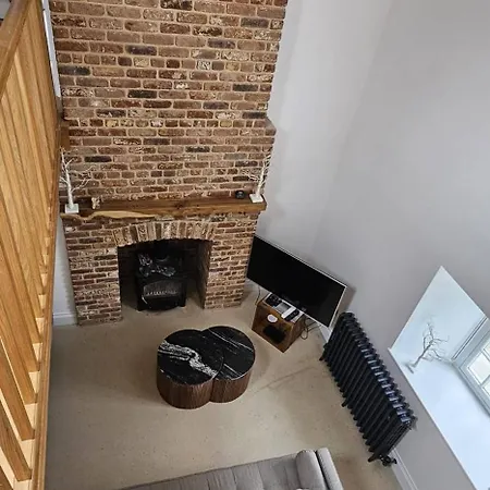 Bridge House Modern Comfort In Historic Stone 別荘