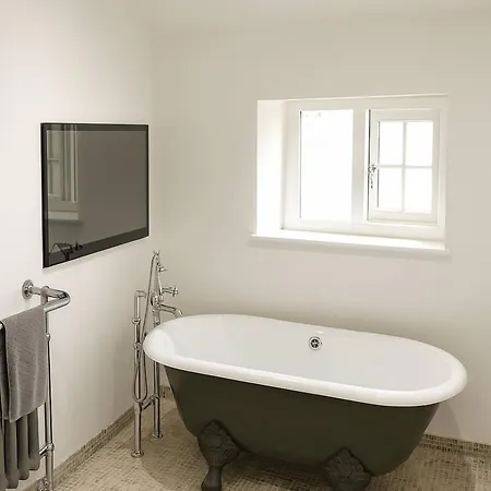 別荘 Bridge House Modern Comfort In Historic Stone スカーバラ