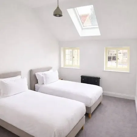 Bridge House Modern Comfort In Historic Stone * スカーバラ