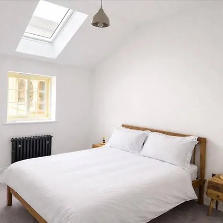 Bridge House Modern Comfort In Historic Stone * Scarborough