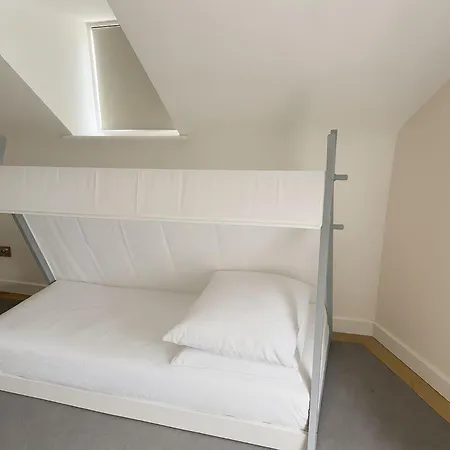 別荘 Bridge House Modern Comfort In Historic Stone スカーバラ