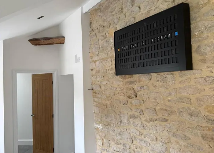 Bridge House Modern Comfort In Historic Stone 別荘