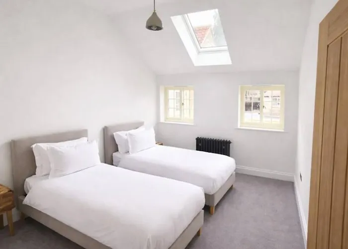 Bridge House Modern Comfort In Historic Stone * スカーバラ