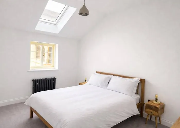 Bridge House Modern Comfort In Historic Stone * Scarborough