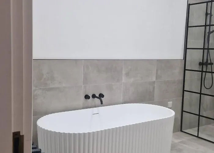 Bridge House Modern Comfort In Historic Stone スカーバラ